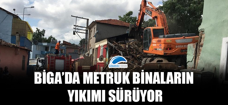 Biga'da metruk binaların yıkımı sürüyor