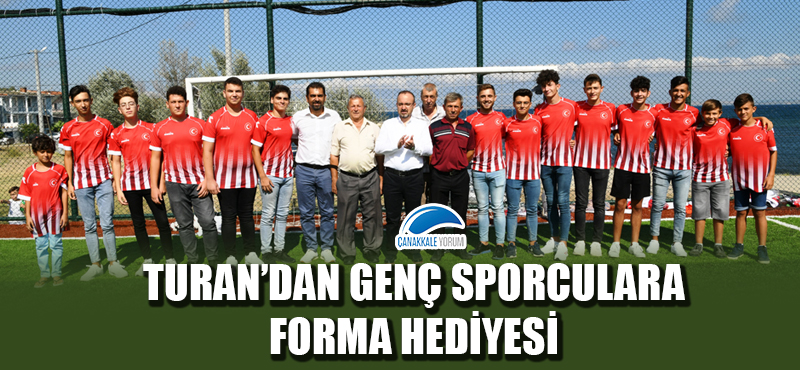 Turan'dan genç sporculara forma hediyesi