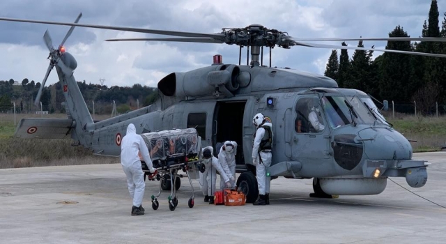 Solunum yetmezliği çeken Covid-19 hastası askeri helikopterle taşındı 