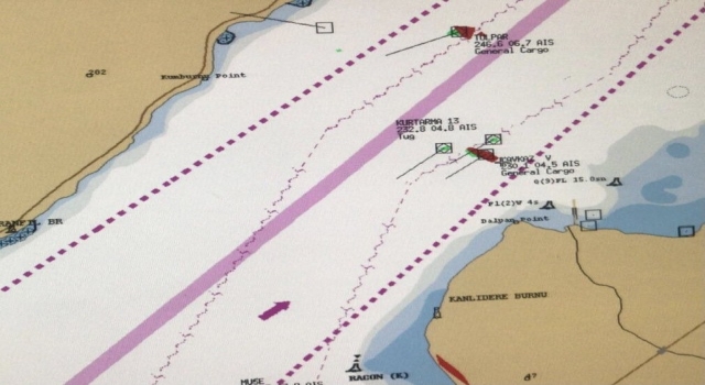 Çanakkale Boğazı'nda arızalanan gemi, Karanlık Liman bölgesine demirletildi