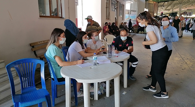 Çan’da kapalı pazar yerinde aşı noktası kuruldu