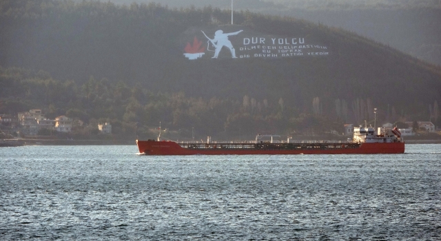 Rusya’dan ayçiçek yağı taşıyan gemi Çanakkale Boğazı’ndan geçti