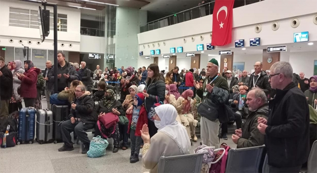 Çanakkale'de umre yolcuları dualarla uğurlandı