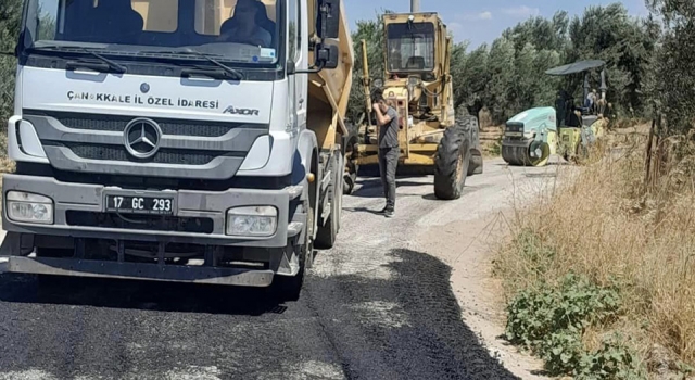 Çanakkale’de köy yolları yamalanıyor