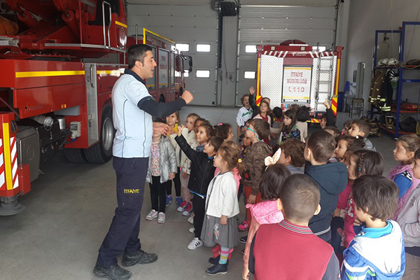 Minik öğrencilerden İtfaiye Haftası ziyareti