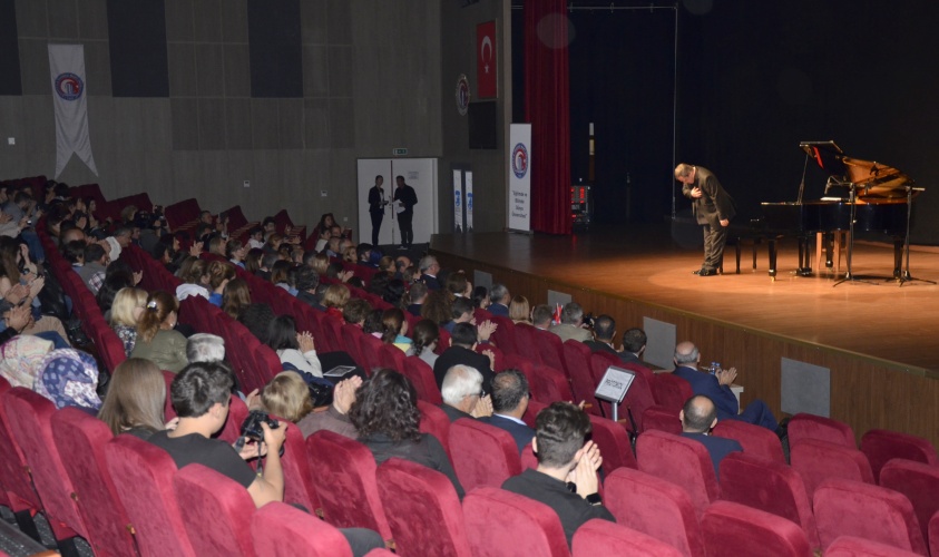 Ünlü piyanist Botvinov'dan ÇOMÜ'de piyano resitali