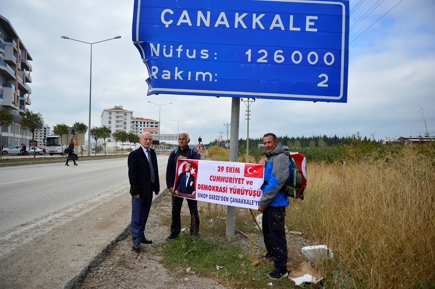 Cumhuriyet ve Demokrasi için Sinop'tan Çanakkale'ye yürüdüler