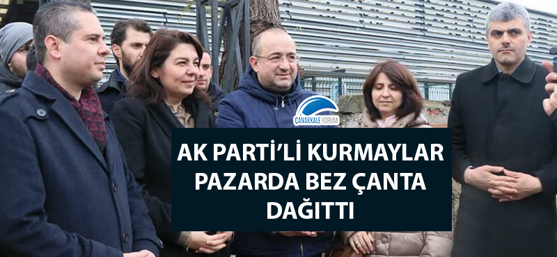 AK Parti'li kurmaylar pazarda bez çanta dağıttı