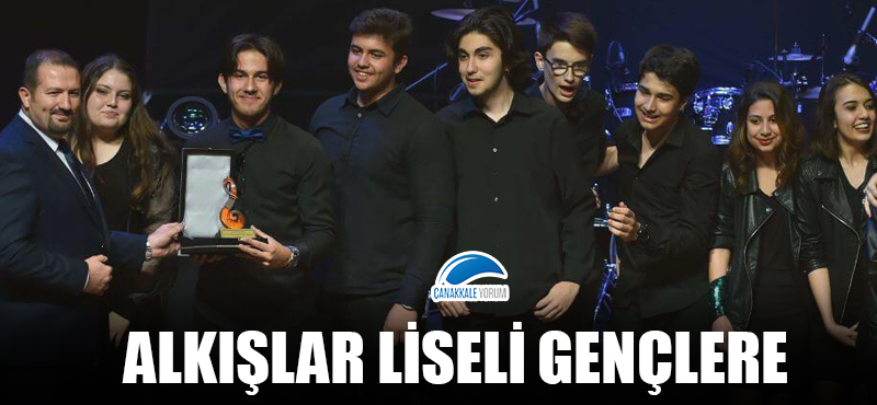 Alkışlar liseli gençlere