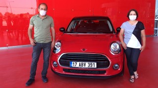 17 Burda AVM'nin Mini Cooper hediyesi sahibini buldu