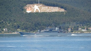 Rus savaş gemisi ‘Alexander Otrakovsky’ Çanakkale Boğazı’ndan geçti