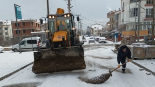 Biga Belediyesi karla mücadelesini sürdürüyor