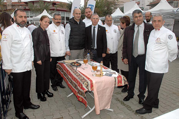 Aşçılar ve pastacılar Çanakkale'de hünerlerini sergiledi