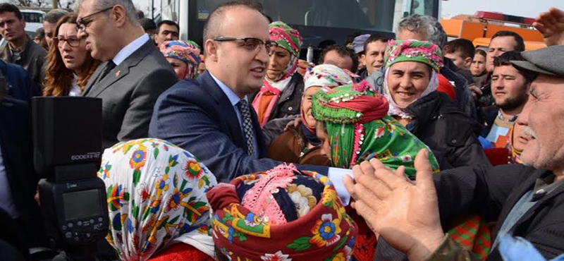 Bülent Turan: "Depremzedelerimizin yaralarını sarıyoruz"