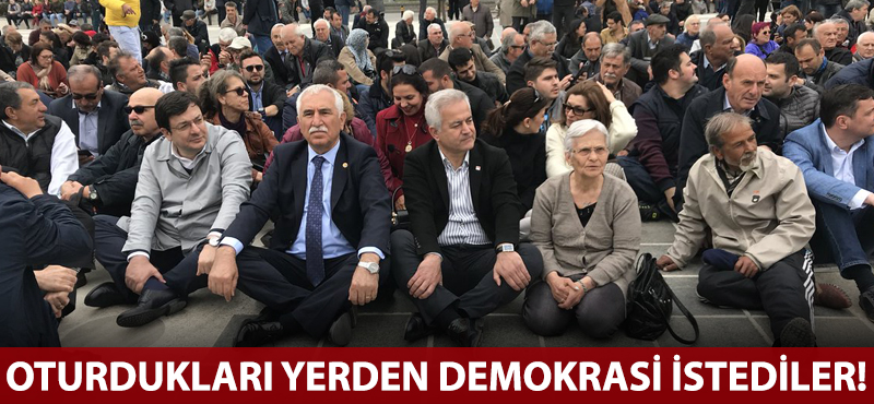 Oturdukları yerden demokrasi istediler!