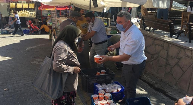 Başkan Bayram’dan vatandaşlara aşure ikramı