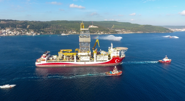 Kanuni sondaj gemisi Çanakkale Boğazı'ndan geçti