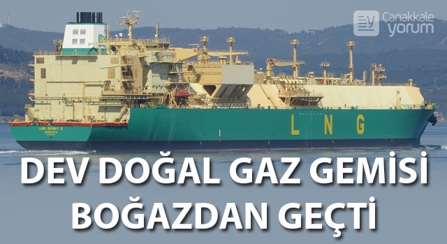 Dev doğal gaz gemisi boğazdan geçti