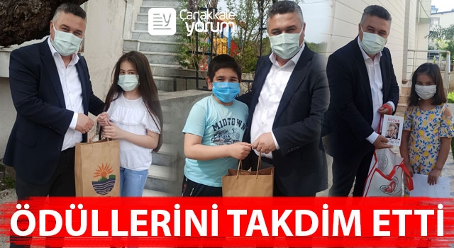 Başkan Bayram yarışmada dereceye giren öğrencileri ödüllendirdi