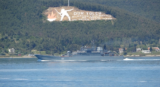 Rus savaş gemisi ‘Alexander Otrakovsky’ Çanakkale Boğazı’ndan geçti