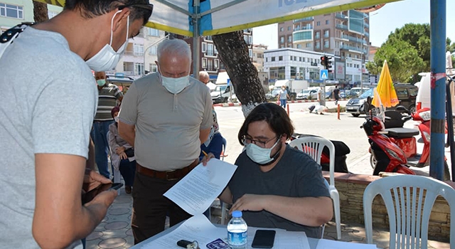 Lapseki’de randevusuz koronavirüs aşı noktası oluşturuldu