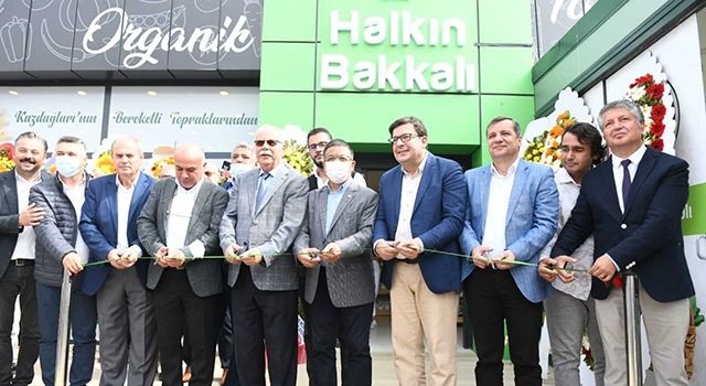 Halkın Bakkalı yeni şubesiyle hizmette