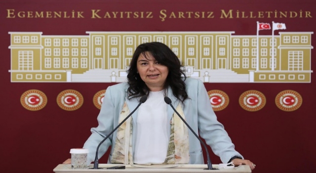 Jülide İskenderoğlu: "Kadınlarımızı zincire vuramazsınız!"