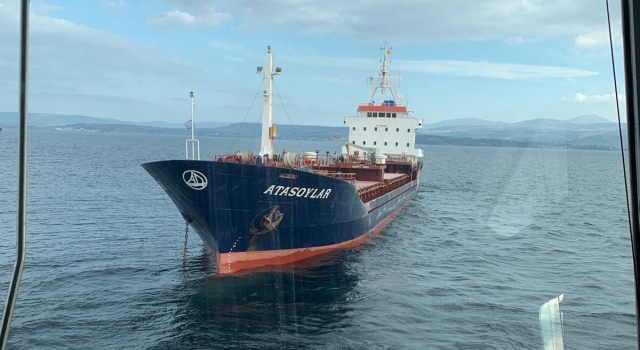 Çanakkale Boğazı’nda arızalanan gemi limana çekildi