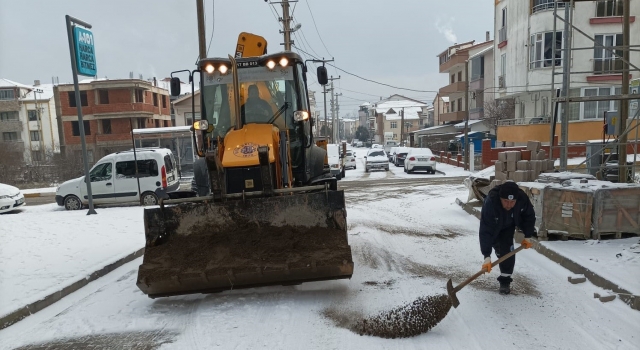 Biga Belediyesi karla mücadelesini sürdürüyor