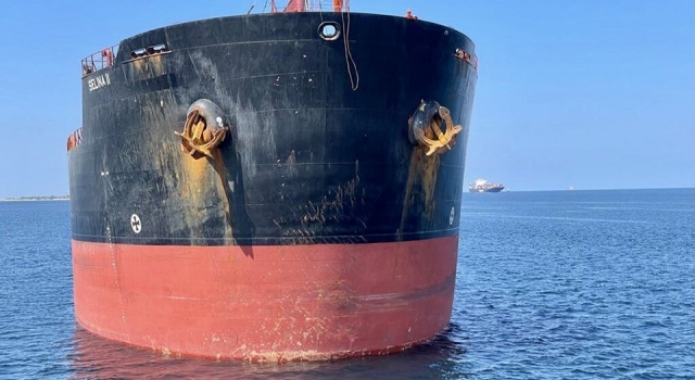 Çanakkale Boğazı'nda arızalanan tanker gemisi kurtarıldı