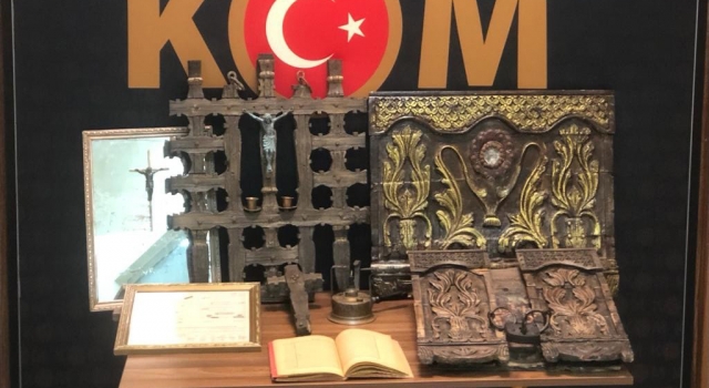 Çanakkale’de evini kaçak tarihi eserlerle dolduran şüpheli yakalandı