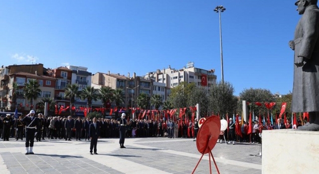 Çanakkale’de Cumhuriyet Bayramı coşkusu çelenk sunma töreniyle başladı