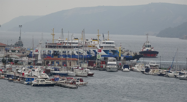 Gökçeada ve Bozcaada feribot seferlerine 2 gün fırtına engeli