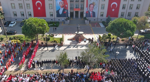 Çanakkale’de Cumhuriyet’in 100’üncü yıl coşkusu törenle başladı