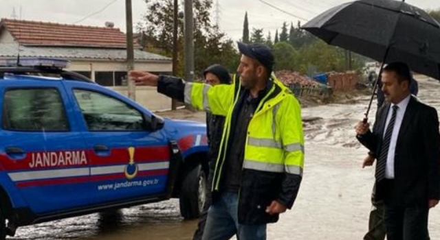 Vali Aktaş, Çanakkale’de selin vurduğu Kalabaklı köyünü inceledi