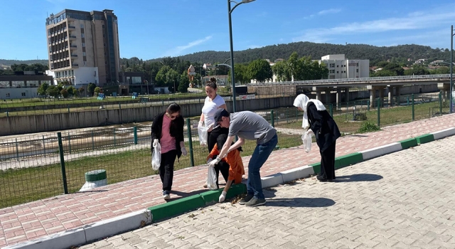 Çanakkale’de anlamlı farkındalık çalışması: Çevredeki sigara izmaritlerini topladılar