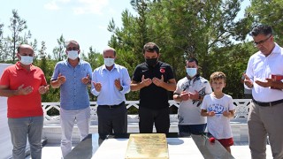 Arıburnu kahramanı Yarbay Hüseyin Avni Bey mezarı başında anıldı