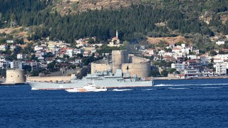 Rus savaş gemisi Çanakkale Boğazı’ndan geçti