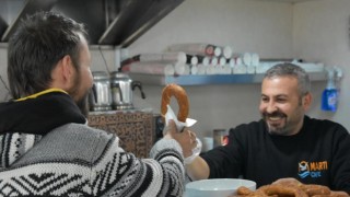 GESTAŞ geleneği bozmadı: Şoförleri çay ve simit ile karşıladılar