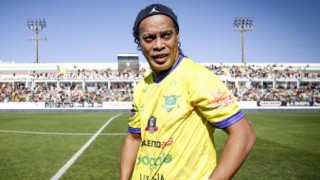 Ronaldinho futbola geri dönüyor!